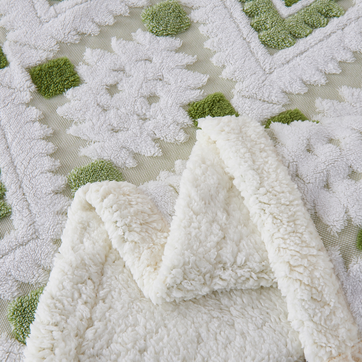 91家纺网 家纺一手货源 找家纺 缦纱 2025新款波西米亚阳离子提花镂空塔芙绒羊羔绒保暖午睡双层毛毯办公室盖毯 菱格-浅绿