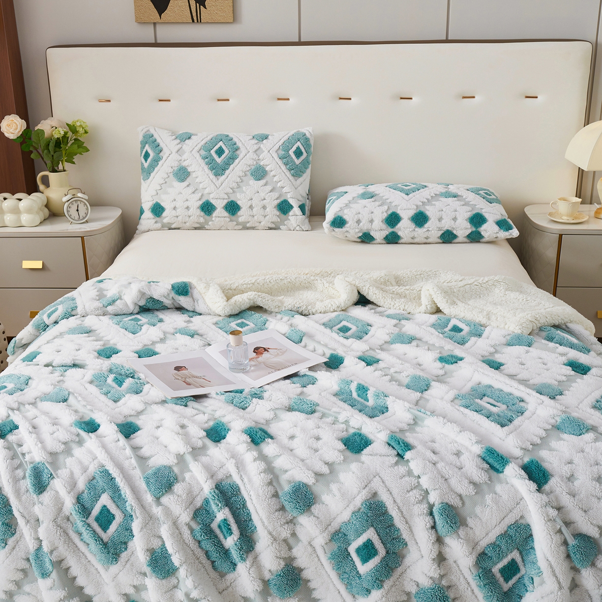 91家纺网 家纺一手货源 找家纺 缦纱 2025新款波西米亚阳离子提花镂空塔芙绒羊羔绒保暖午睡双层毛毯办公室盖毯 菱格-雅青