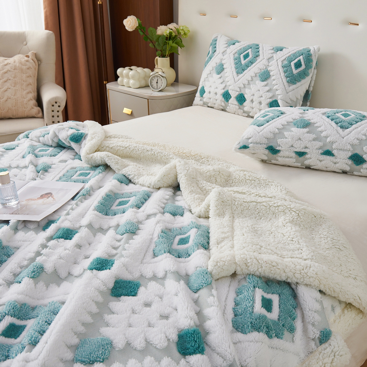 91家纺网 家纺一手货源 找家纺 缦纱 2025新款波西米亚阳离子提花镂空塔芙绒羊羔绒保暖午睡双层毛毯办公室盖毯 菱格-雅青