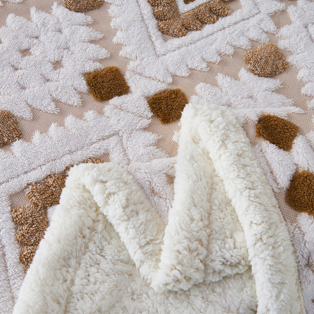 91家纺网 家纺一手货源 找家纺 缦纱 2025新款波西米亚阳离子提花镂空塔芙绒羊羔绒保暖午睡双层毛毯办公室盖毯 菱格-咖色