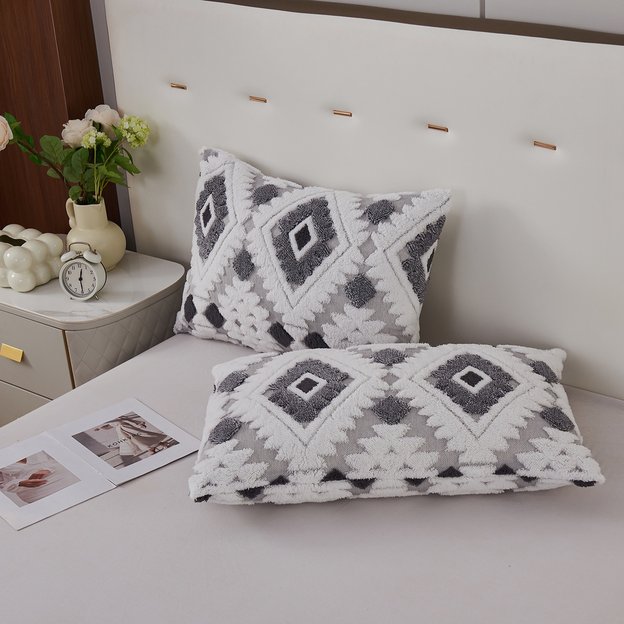 91家纺网 家纺一手货源 找家纺 缦纱 2025新款波西米亚阳离子提花镂空塔芙绒羊羔绒保暖午睡双层毛毯办公室盖毯 菱格-浅灰