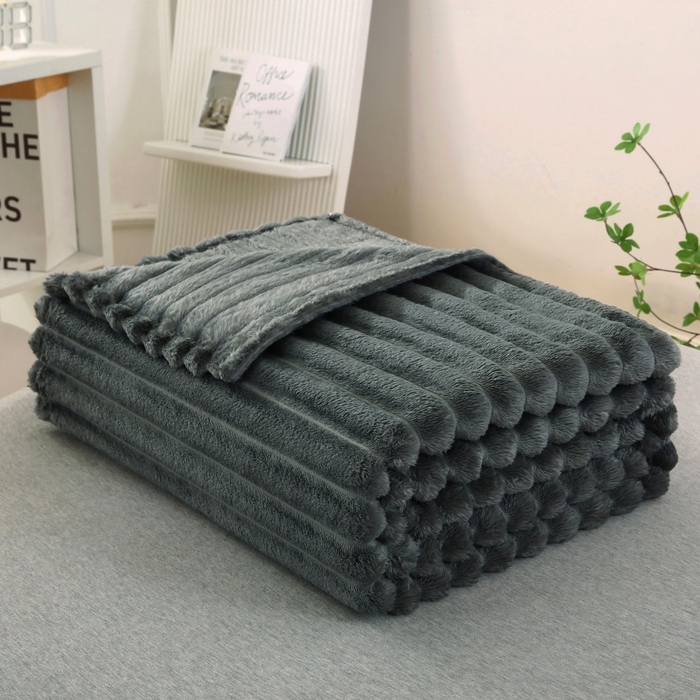 91家纺网 家纺一手货源 找家纺 （总）缦纱 2025新款跨境电商仿兔毛4cm抽条毛毯牛奶绒毛毯加厚午睡毯