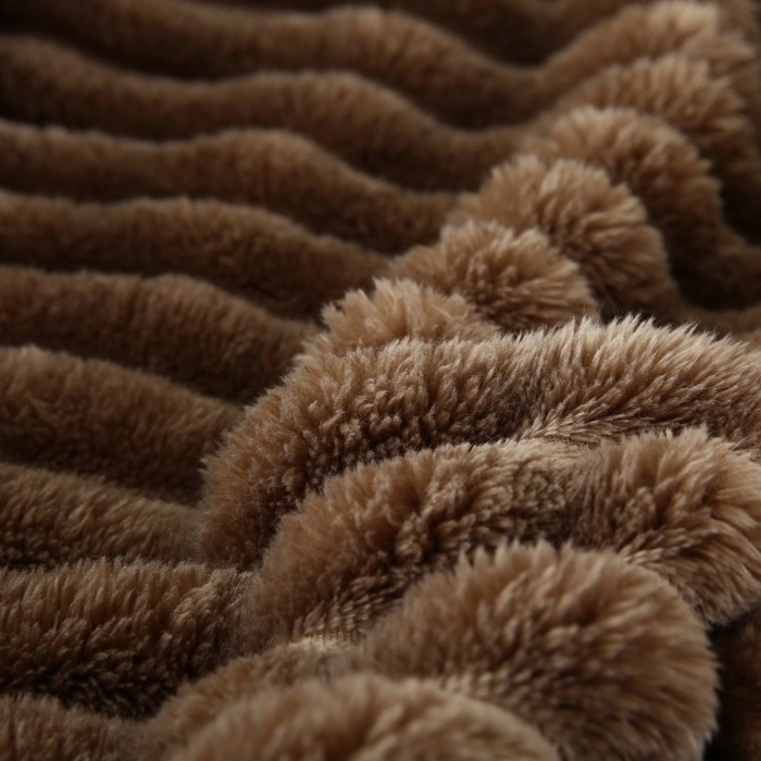 91家纺网 家纺一手货源 找家纺 缦纱 2025新款跨境电商仿兔毛4cm抽条毛毯牛奶绒毛毯加厚午睡毯 美式咖