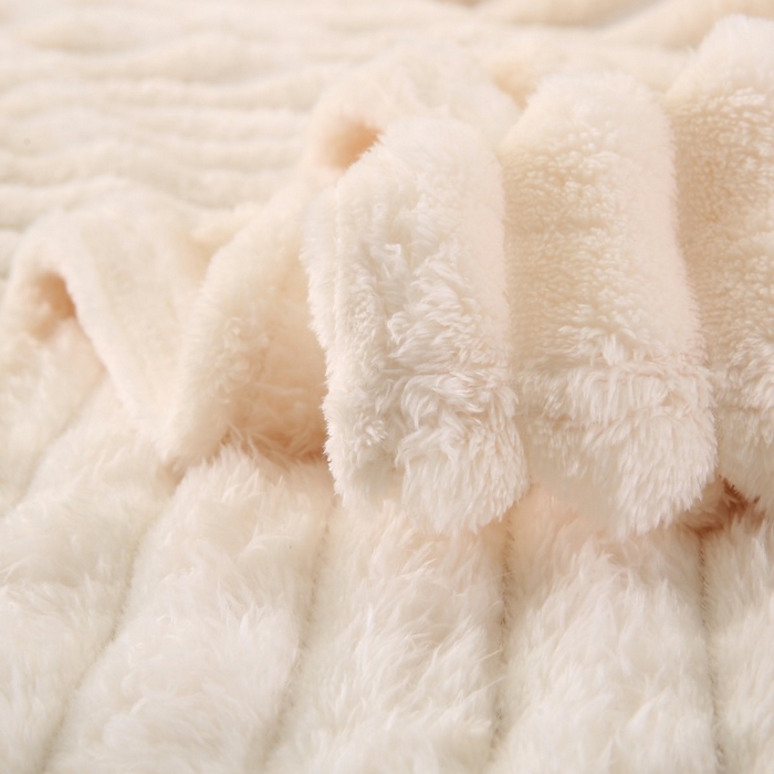 91家纺网 家纺一手货源 找家纺 缦纱 2025新款跨境电商仿兔毛4cm抽条毛毯牛奶绒毛毯加厚午睡毯 珍珠白
