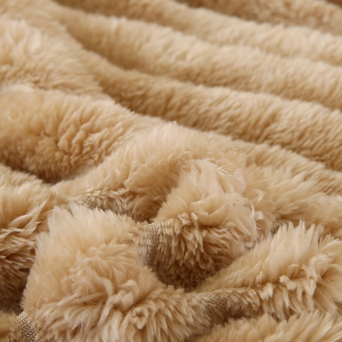 91家纺网 家纺一手货源 找家纺 缦纱 2025新款跨境电商仿兔毛4cm抽条毛毯牛奶绒毛毯加厚午睡毯 卡其驼