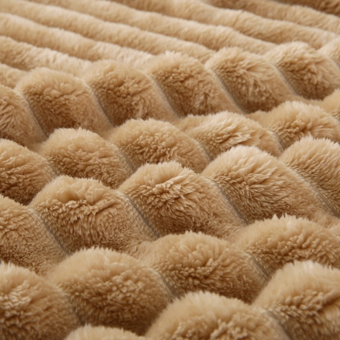 91家纺网 家纺一手货源 找家纺 缦纱 2025新款跨境电商仿兔毛4cm抽条毛毯牛奶绒毛毯加厚午睡毯 卡其驼