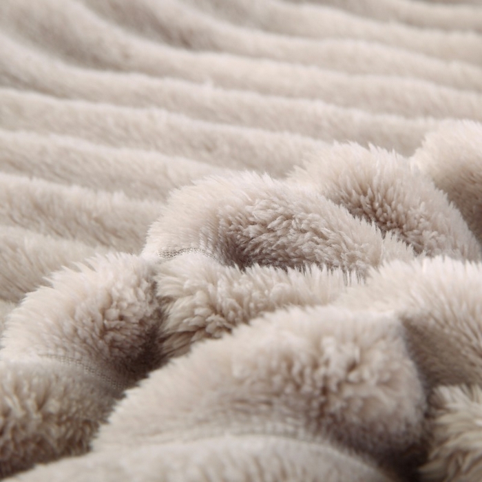 91家纺网 家纺一手货源 找家纺 缦纱 2025新款跨境电商仿兔毛4cm抽条毛毯牛奶绒毛毯加厚午睡毯 绅士灰