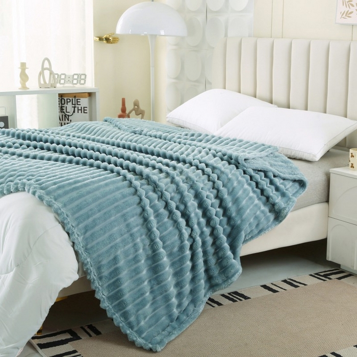 91家纺网 家纺一手货源 找家纺 缦纱 2025新款跨境电商仿兔毛4cm抽条毛毯牛奶绒毛毯加厚午睡毯 宾利蓝