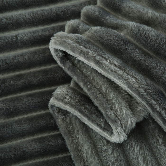 91家纺网 家纺一手货源 找家纺 缦纱 2025新款跨境电商仿兔毛4cm抽条毛毯牛奶绒毛毯加厚午睡毯 深空灰