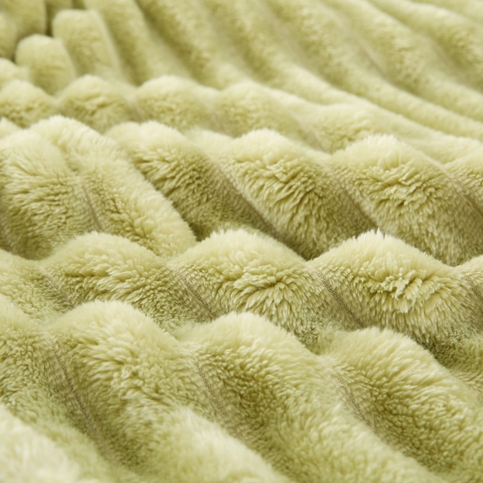 91家纺网 家纺一手货源 找家纺 缦纱 2025新款跨境电商仿兔毛4cm抽条毛毯牛奶绒毛毯加厚午睡毯 苹果绿