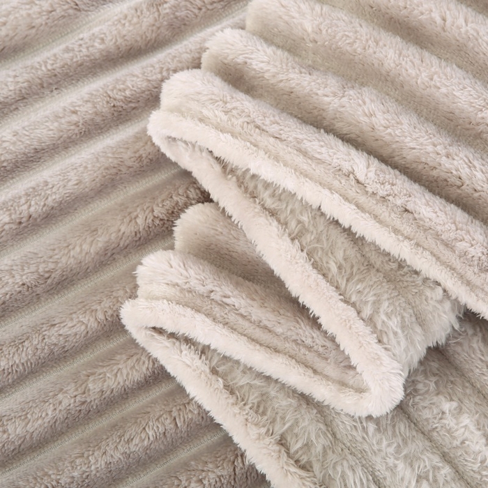91家纺网 家纺一手货源 找家纺 缦纱 2025新款跨境电商仿兔毛4cm抽条毛毯牛奶绒毛毯加厚午睡毯 绅士灰