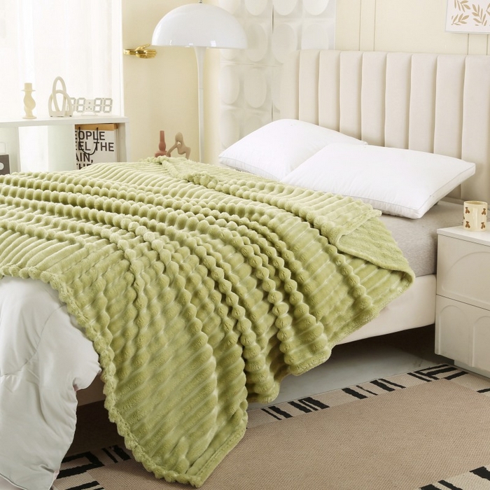 91家纺网 家纺一手货源 找家纺 缦纱 2025新款跨境电商仿兔毛4cm抽条毛毯牛奶绒毛毯加厚午睡毯 苹果绿