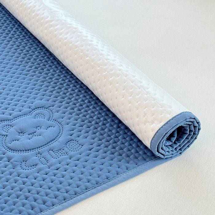 91家纺网 家纺一手货源 找家纺 缦纱 2025新款A防水隔尿垫-爱豆熊系列 爱豆熊隔尿垫-海洋蓝