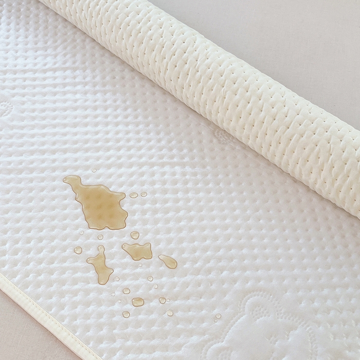 91家纺网 家纺一手货源 找家纺 缦纱 2025新款A防水隔尿垫-爱豆熊系列 爱豆熊隔尿垫-奶昔白