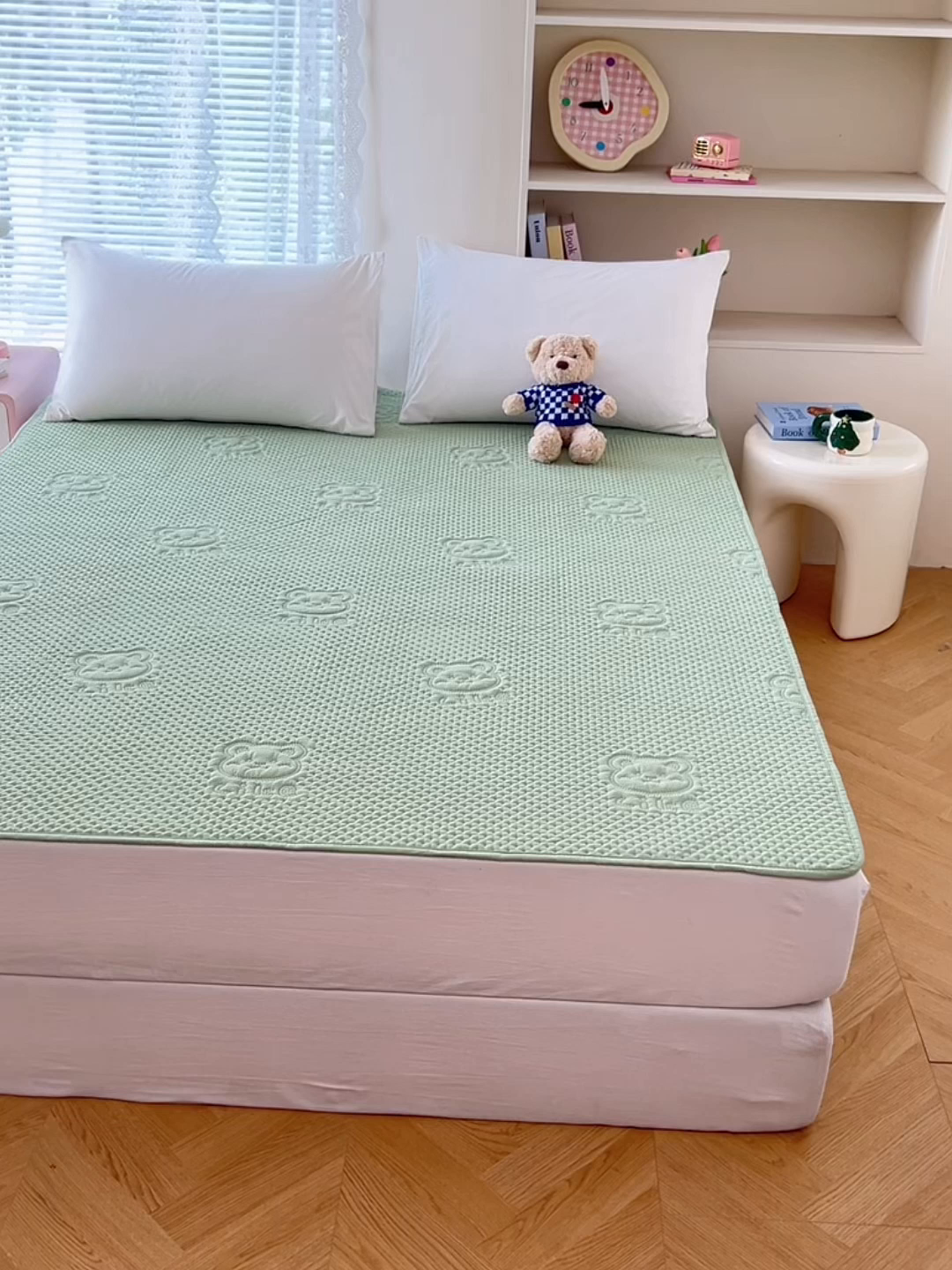 91家纺网 家纺一手货源 找家纺 缦纱 2025新款A防水隔尿垫-爱豆熊系列 爱豆熊隔尿垫-抹茶绿