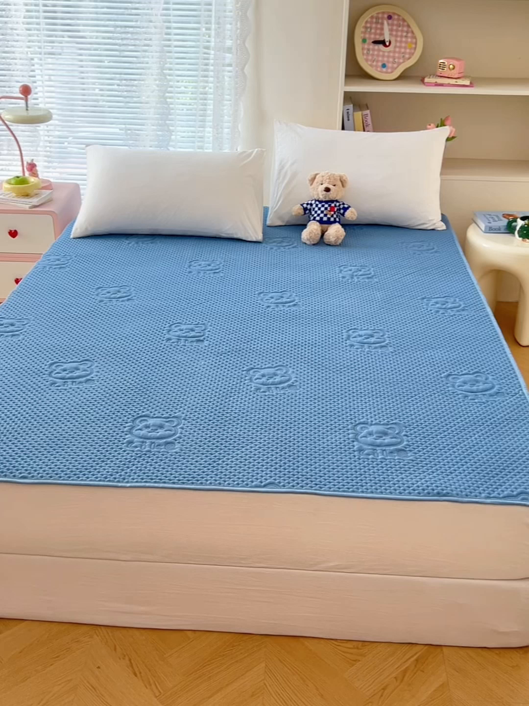 91家纺网 家纺一手货源 找家纺 缦纱 2025新款A防水隔尿垫-爱豆熊系列 爱豆熊隔尿垫-海洋蓝