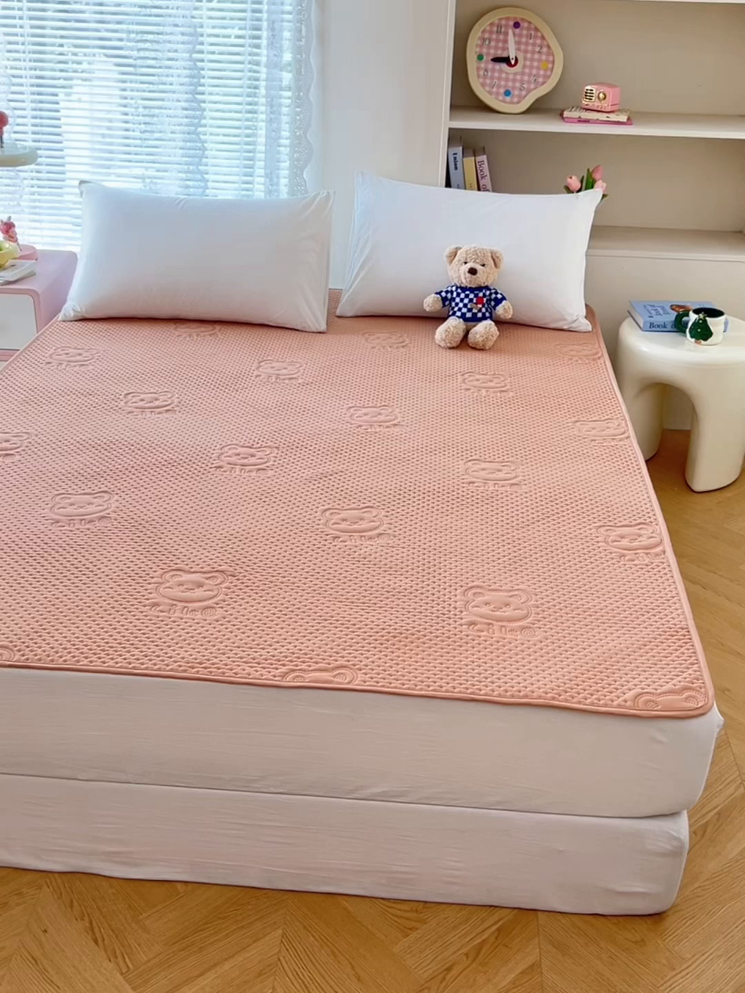 91家纺网 家纺一手货源 找家纺 缦纱 2025新款A防水隔尿垫-爱豆熊系列 爱豆熊隔尿垫-卡其