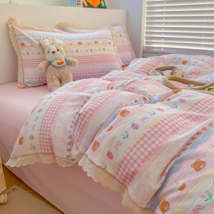 91家纺网 家纺一手货源 找家纺 艾特你 2025新款云感双层纱镂空花边四件套 花边款-蛋糕草莓