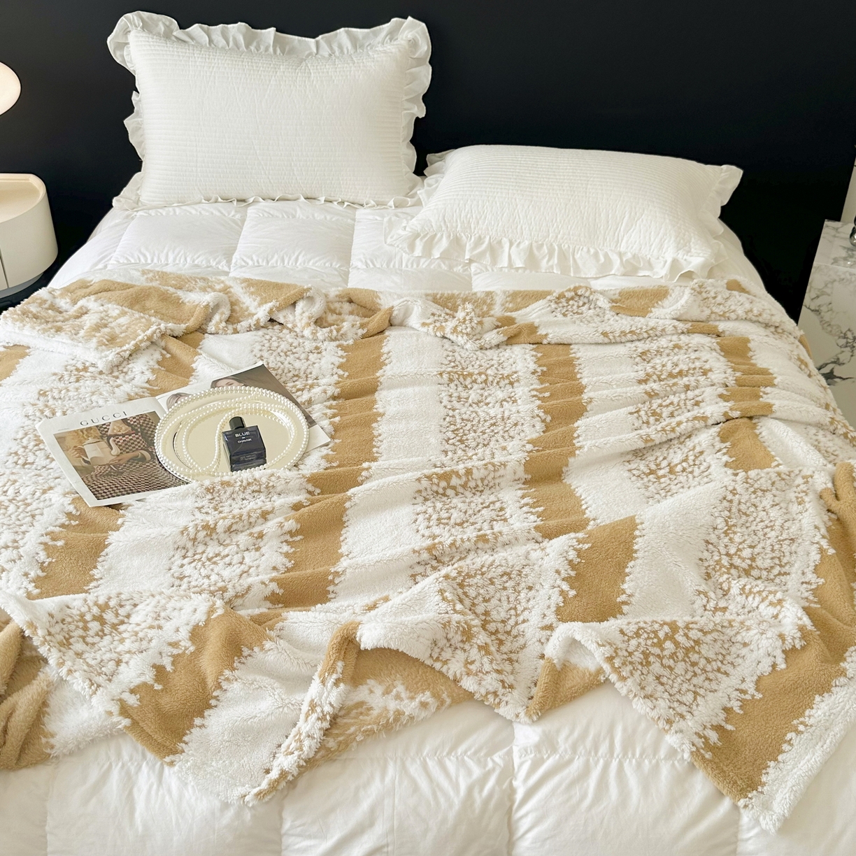 91家纺网 家纺一手货源 找家纺 春妮家纺 2025新款阳离子塔芙绒舒棉绒毛毯 塔芙-米黄