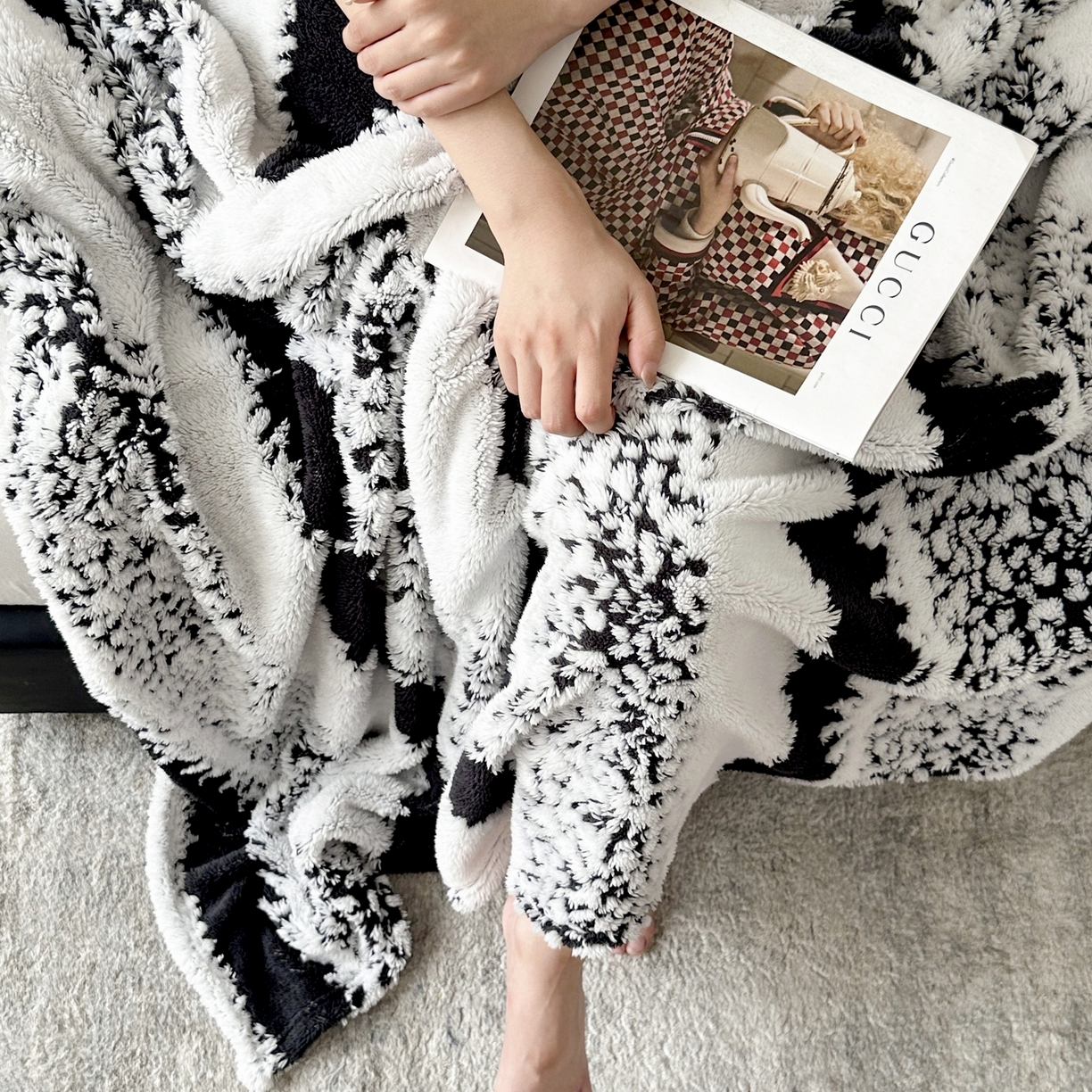 91家纺网 家纺一手货源 找家纺 春妮家纺 2025新款阳离子塔芙绒舒棉绒毛毯 塔芙-雾黑