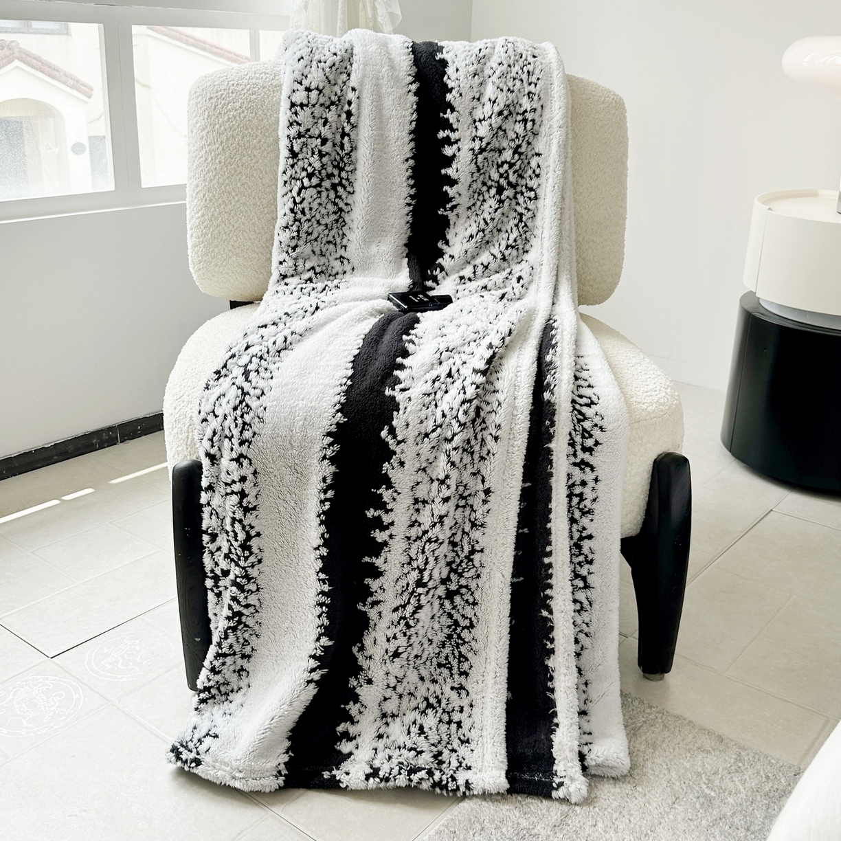 91家纺网 家纺一手货源 找家纺 春妮家纺 2025新款阳离子塔芙绒舒棉绒毛毯 塔芙-雾黑