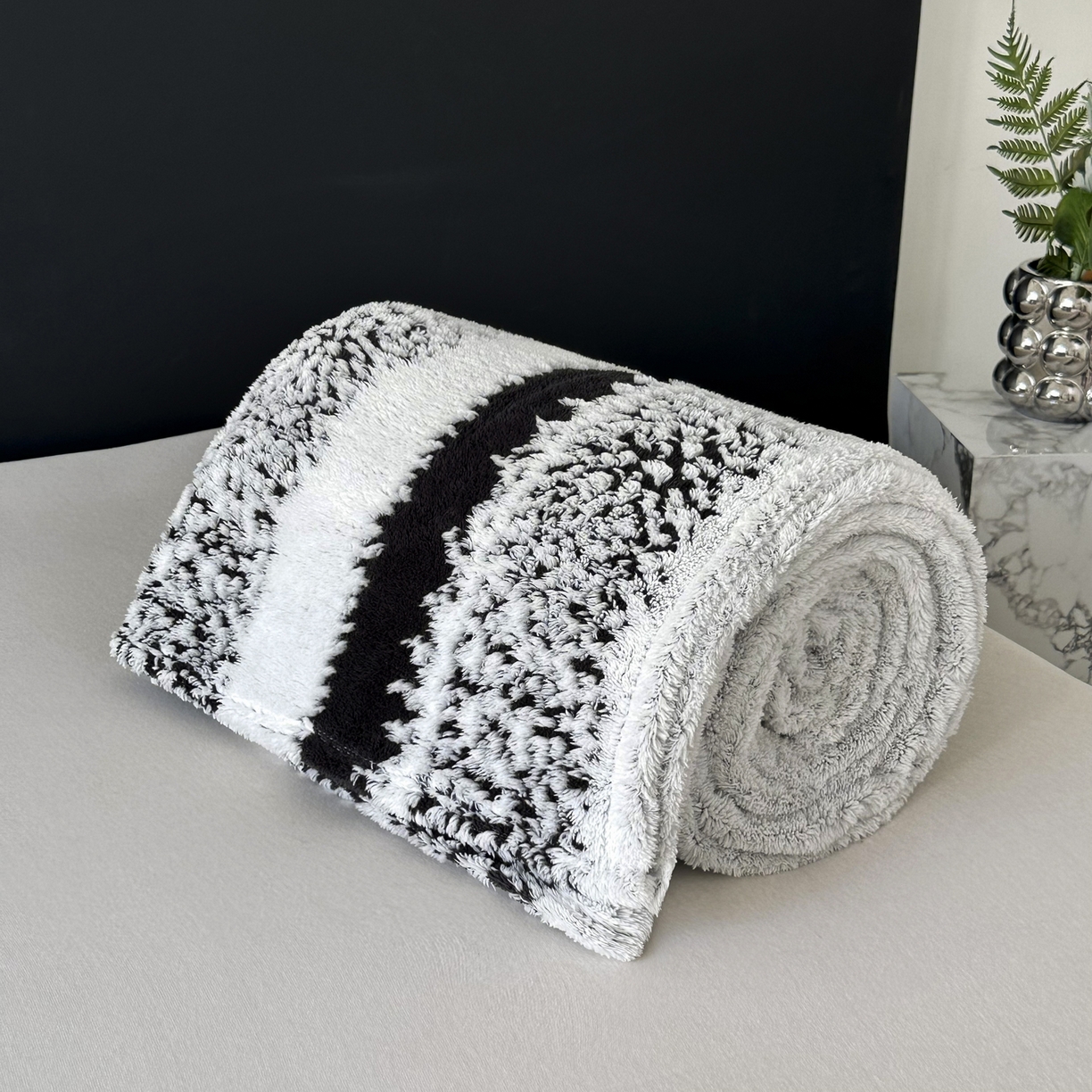 91家纺网 家纺一手货源 找家纺 春妮家纺 2025新款阳离子塔芙绒舒棉绒毛毯 塔芙-雾黑