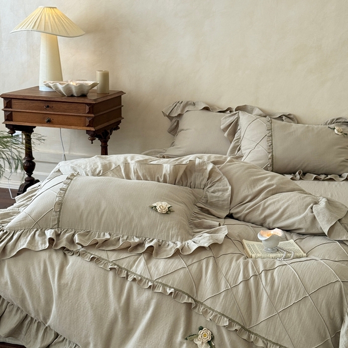 91家纺网 家纺一手货源 找家纺 佳汐蓝家纺 2025新款亲肤舒适打褶荷叶边双层皱皱纱四件套 普罗旺斯-竹青绿