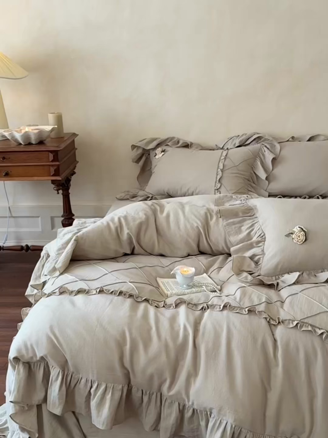 91家纺网 家纺一手货源 找家纺 佳汐蓝家纺 2025新款亲肤舒适打褶荷叶边双层皱皱纱四件套 普罗旺斯-竹青绿