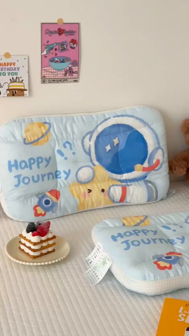 91家纺网 家纺一手货源 找家纺 （总）嗨生活 2025新款A类大版卡通手绘AB版儿童豆豆枕枕芯系列