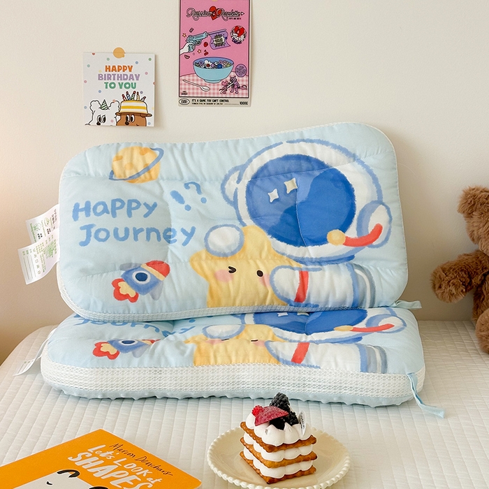 91家纺网 家纺一手货源 找家纺 嗨生活 2025新款A类大版卡通手绘AB版儿童豆豆枕枕芯系列 开心宇航员 40*60cm/只