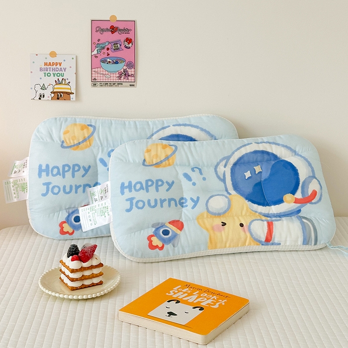 91家纺网 家纺一手货源 找家纺 嗨生活 2025新款A类大版卡通手绘AB版儿童豆豆枕枕芯系列 开心宇航员 30*50cm/只