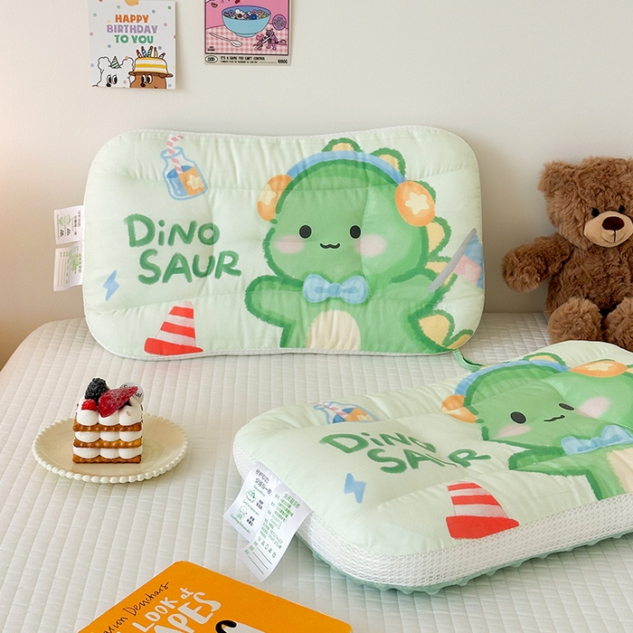 91家纺网 家纺一手货源 找家纺 嗨生活 2025新款A类大版卡通手绘AB版儿童豆豆枕枕芯系列 恐龙宝宝 30*50cm/只