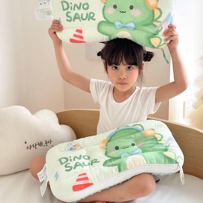 91家纺网 家纺一手货源 找家纺 嗨生活 2025新款A类大版卡通手绘AB版儿童豆豆枕枕芯系列 恐龙宝宝 30*50cm/只
