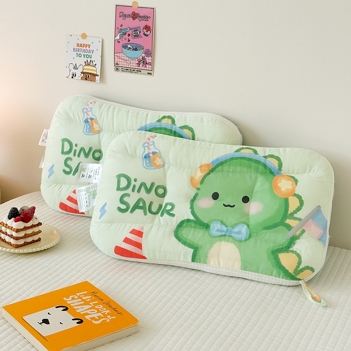 91家纺网 家纺一手货源 找家纺 嗨生活 2025新款A类大版卡通手绘AB版儿童豆豆枕枕芯系列 恐龙宝宝 30*50cm/只