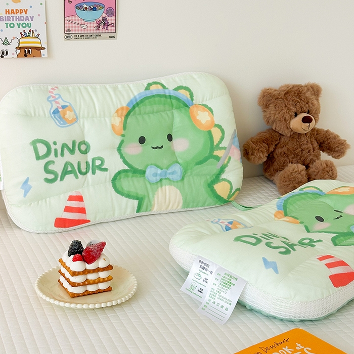 91家纺网 家纺一手货源 找家纺 嗨生活 2025新款A类大版卡通手绘AB版儿童豆豆枕枕芯系列 恐龙宝宝 40*60cm/只