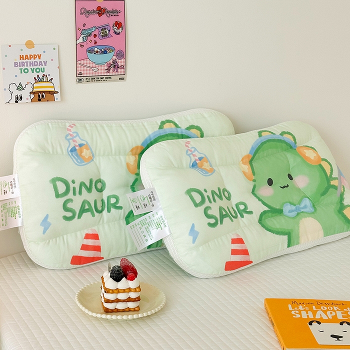 91家纺网 家纺一手货源 找家纺 嗨生活 2025新款A类大版卡通手绘AB版儿童豆豆枕枕芯系列 恐龙宝宝 40*60cm/只