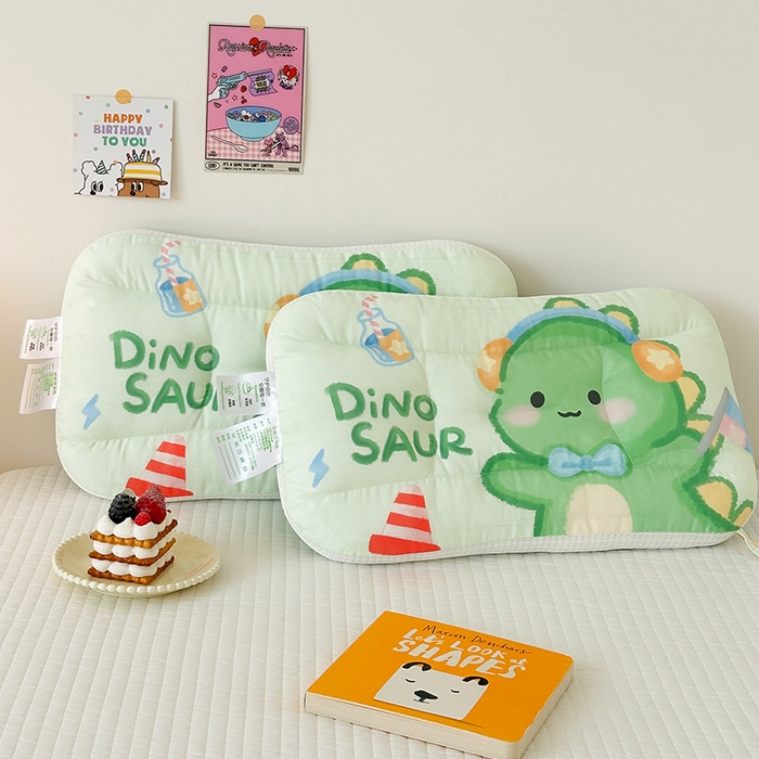 91家纺网 家纺一手货源 找家纺 嗨生活 2025新款A类大版卡通手绘AB版儿童豆豆枕枕芯系列 恐龙宝宝 40*60cm/只