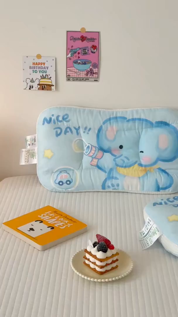 91家纺网 家纺一手货源 找家纺 嗨生活 2025新款A类大版卡通手绘AB版儿童豆豆枕枕芯系列 快乐小象 30*50cm/只