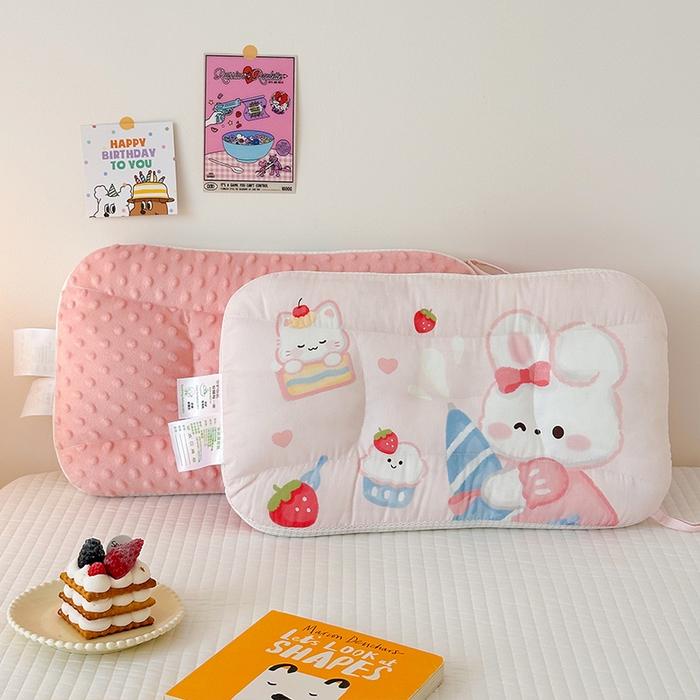 91家纺网 家纺一手货源 找家纺 嗨生活 2025新款A类大版卡通手绘AB版儿童豆豆枕枕芯系列 萌小兔 30*50cm/只