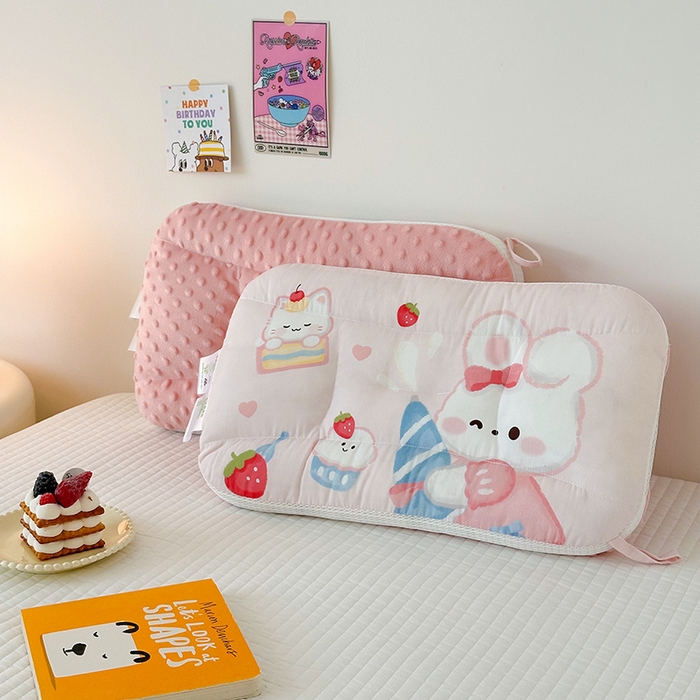 91家纺网 家纺一手货源 找家纺 嗨生活 2025新款A类大版卡通手绘AB版儿童豆豆枕枕芯系列 萌小兔 30*50cm/只