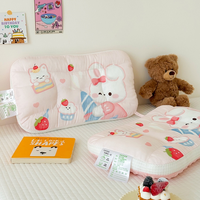 91家纺网 家纺一手货源 找家纺 嗨生活 2025新款A类大版卡通手绘AB版儿童豆豆枕枕芯系列 萌小兔 40*60cm/只