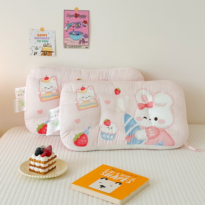 91家纺网 家纺一手货源 找家纺 嗨生活 2025新款A类大版卡通手绘AB版儿童豆豆枕枕芯系列 萌小兔 40*60cm/只