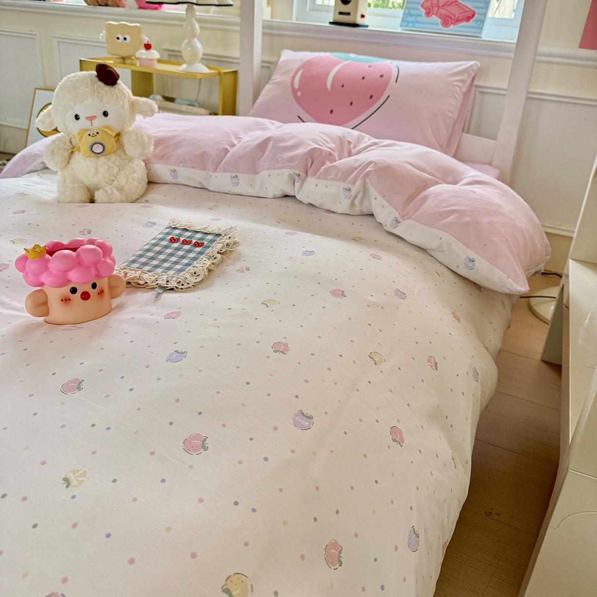 91家纺网 家纺一手货源 找家纺 港岛妹妹 2025新款软柔棉105g大版双面印花宿舍学生三件套上下铺三件套 桃子汽水