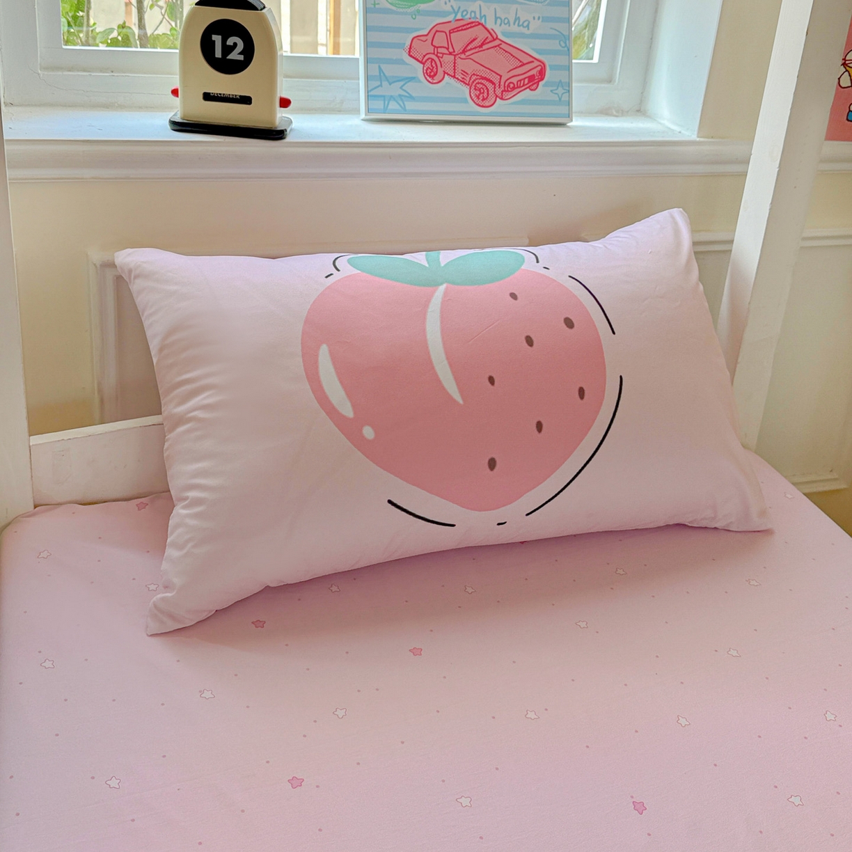 91家纺网 家纺一手货源 找家纺 港岛妹妹 2025新款软柔棉105g大版双面印花宿舍学生三件套上下铺三件套 桃子汽水