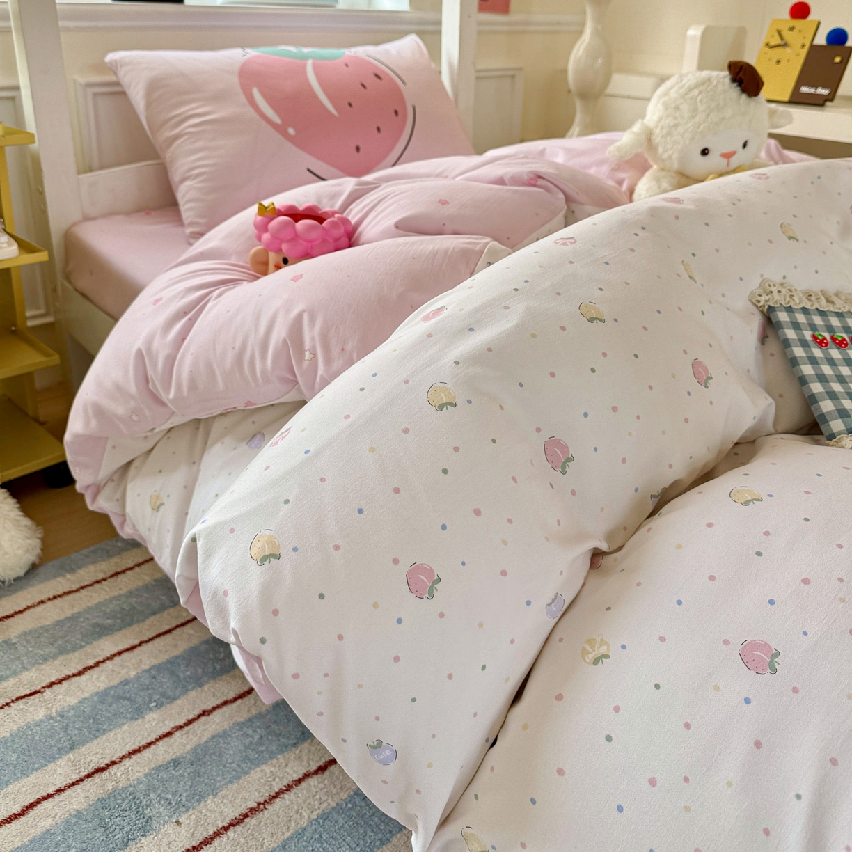 91家纺网 家纺一手货源 找家纺 港岛妹妹 2025新款软柔棉105g大版双面印花宿舍学生三件套上下铺三件套 桃子汽水