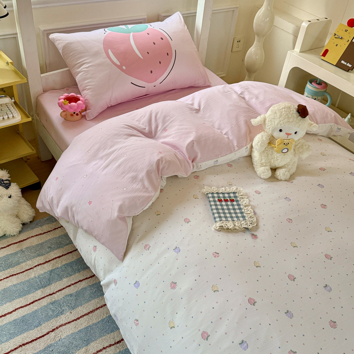 91家纺网 家纺一手货源 找家纺 港岛妹妹 2025新款软柔棉105g大版双面印花宿舍学生三件套上下铺三件套 桃子汽水