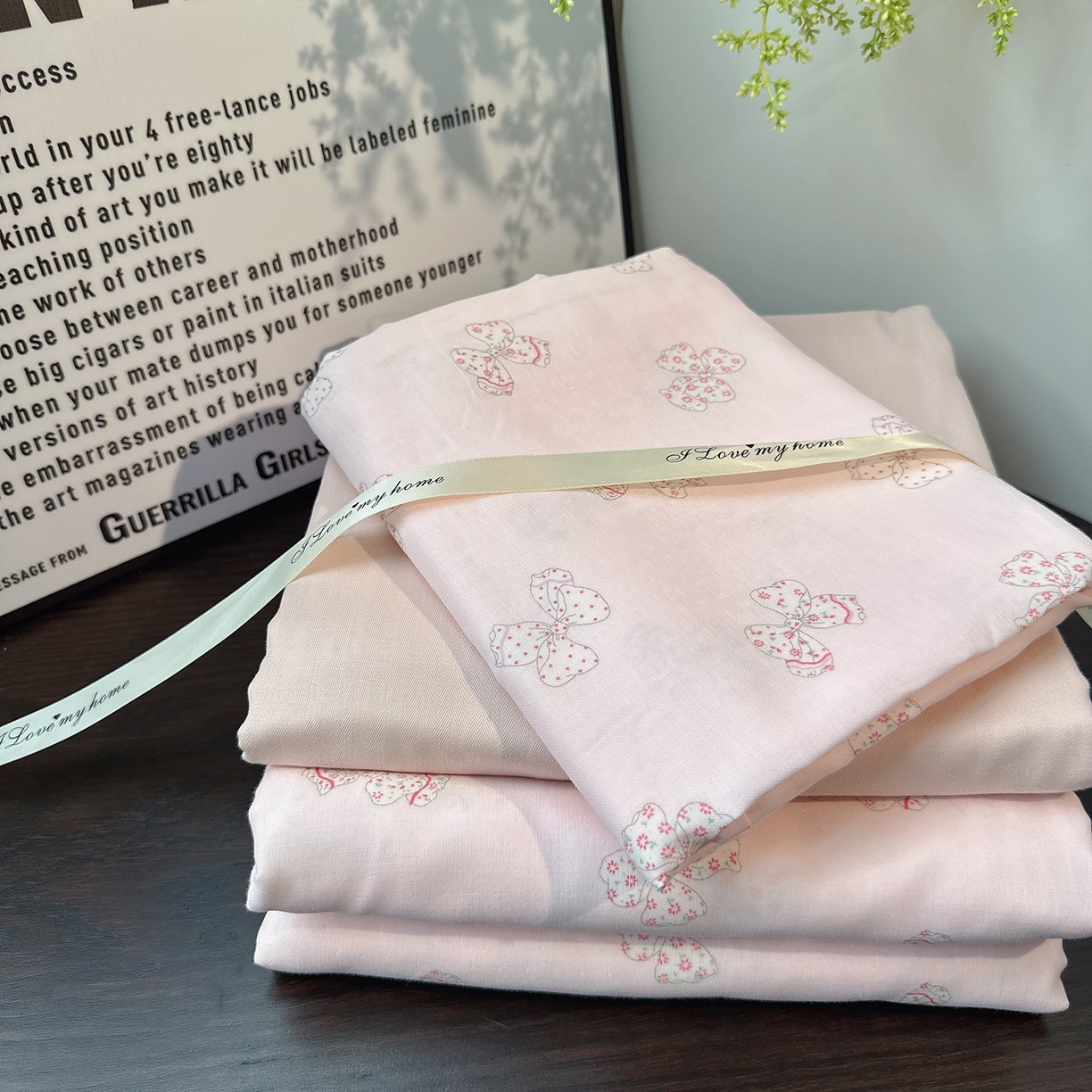 91家纺网 家纺一手货源 找家纺 麦伦家居 2025新款A类全棉纯棉有氧双层纱人字纹提花四件套 莓莓芝士粉