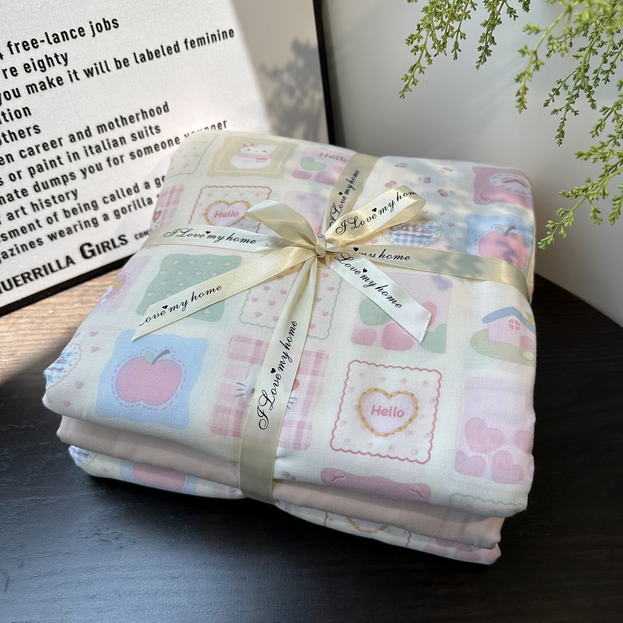 91家纺网 家纺一手货源 找家纺 麦伦家居 2025新款A类全棉纯棉有氧双层纱人字纹提花四件套 方格猫咪