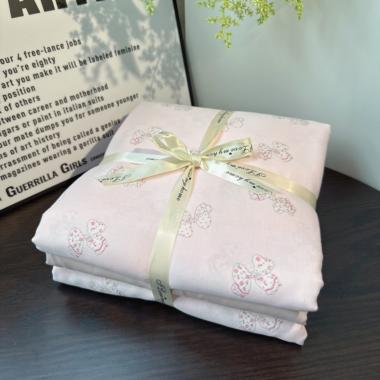 91家纺网 家纺一手货源 找家纺 麦伦家居 2025新款A类全棉纯棉有氧双层纱人字纹提花四件套 莓莓芝士粉