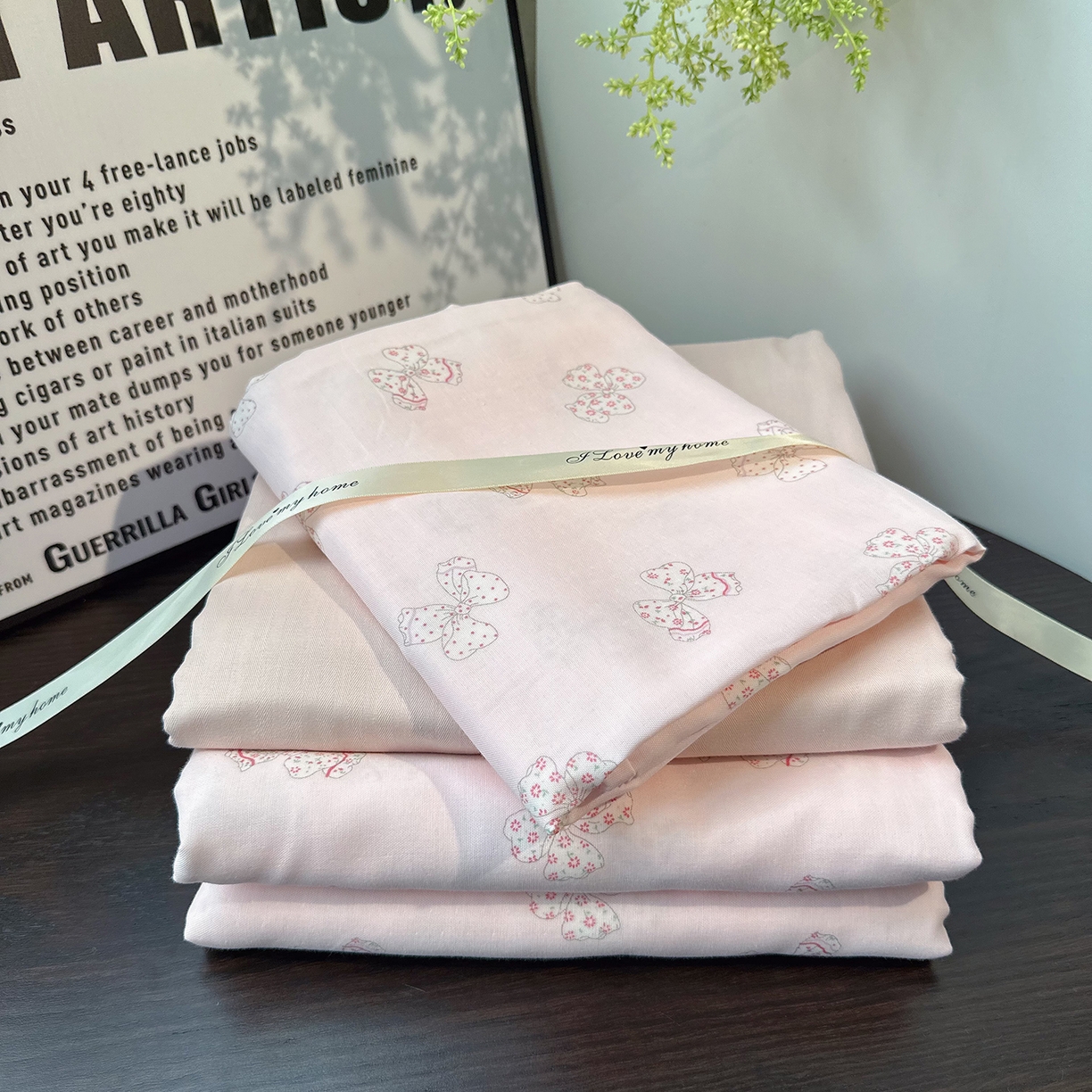 91家纺网 家纺一手货源 找家纺 麦伦家居 2025新款A类全棉纯棉有氧双层纱人字纹提花四件套 莓莓芝士粉